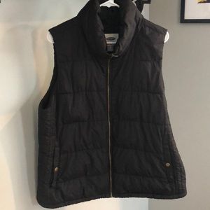 Black puffer vest